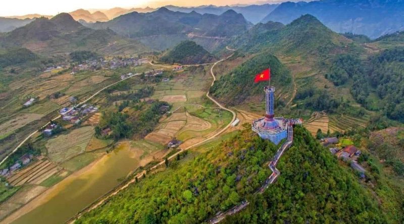 DƯỚI CỜ ĐẢNG, CAO NGUYÊN ĐÁ ĐỒNG VĂN BỪNG SÁNG NƠI CỰC BẮC TỔ QUỐC