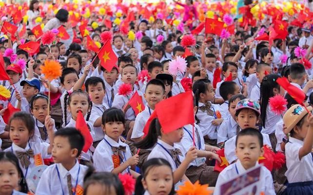 SAU NGÀY KHAI GIẢNG: GIỮ VỮNG NIỀM TIN, CHỦ ĐỘNG ĐẤU TRANH VỚI NHỮNG LUẬN ĐIỆU XUYÊN TẠC VỀ GIÁO DỤC  